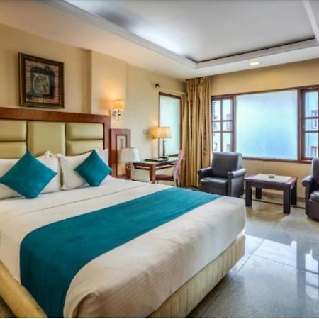 העיר בנגלור Golden Metro Hotel מראה חיצוני תמונה