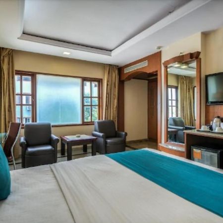 העיר בנגלור Golden Metro Hotel מראה חיצוני תמונה